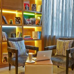 Choosing Between a Work Lunch or a Work Dinner for the end of the Year